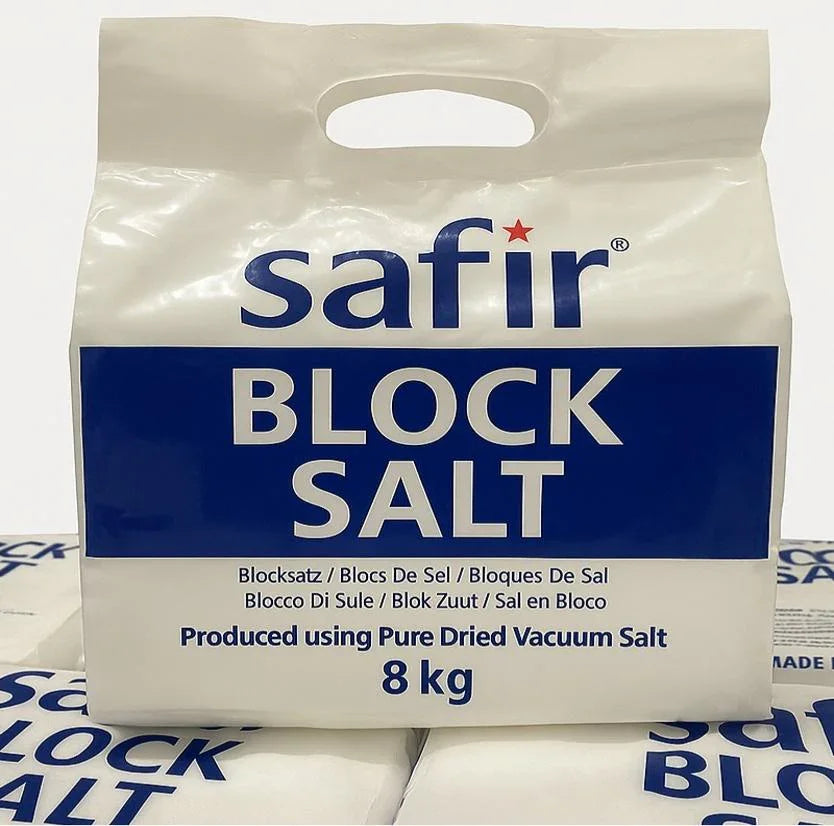 Zak met blokzout van 8 kg voor waterontharder, wit en blauw verpakt, Safir merk